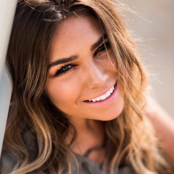 Meet your Posher, Leah - Picture 1 of 1